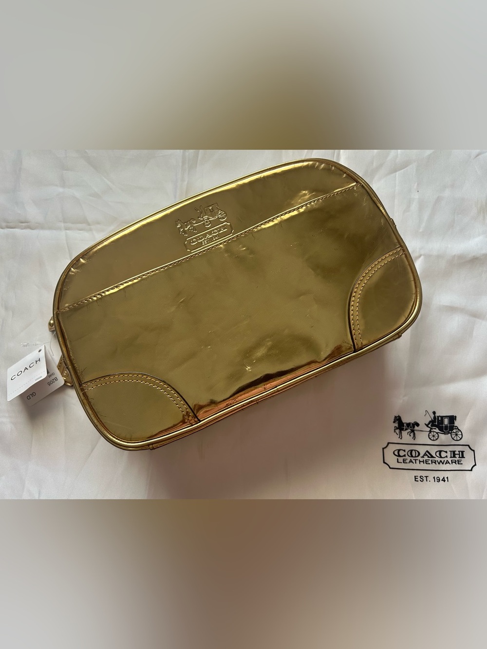 💛COACH💛NWT💛🩷 Metallic Gold Women’s Clutch Bag w/pink interior